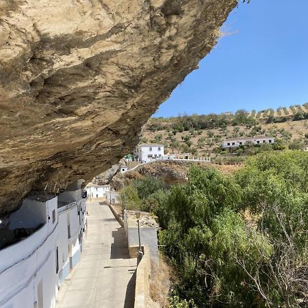 Casa Entre Rocas Setenil Setenil De Las Bodegas Exterior foto